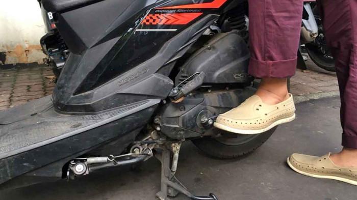 Hindari Menekan Kick Starter Terlalu Kuat atau Kasar