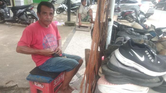 Jasa Sol Sepatu yang Kerap Kali dibutuhkan Bagi Pengguna Sepatu yang Memiliki Gaya Hidup yang Hemat. (Foto : Kompas.com)