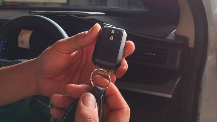 Jika baterai melemah, biasanya indikator lampu mulai meredup. (Foto : Kompas Otomotif)