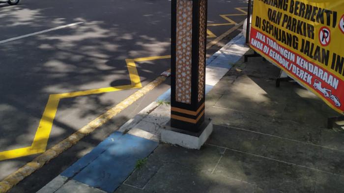 Marka Zig Zag Kuning yang Terletak di Pinggir Jalan Memiliki Peran yang Cukup Vital. (Foto : Toyota Indonesia)