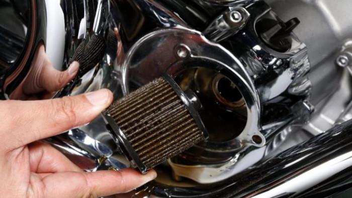 Menyaring Kotoran dan Serpihan Logam dari Oli