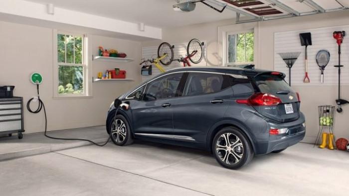 Mobil Listrik yang Terparkir di Garasi. (Foto : Garage Design)