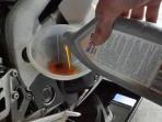Pakai Oli Sembarangan? Ini 5 Efek yang Bisa Terjadi pada Motor