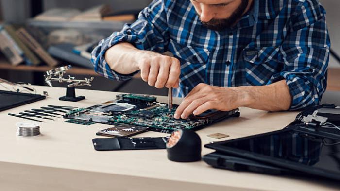 Pastikan Teknisi Memiliki Kompetensi dan Identitas Jelas