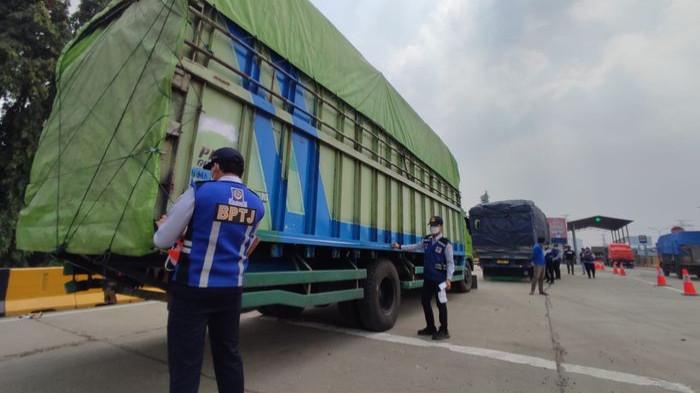 Penindakan Tegas Truk ODOL oleh Dinas Perhubungan. (Foto : GridOto.com)