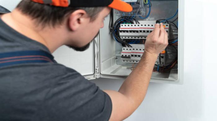Periksa dan Rawat Instalasi Listrik Secara Berkala
