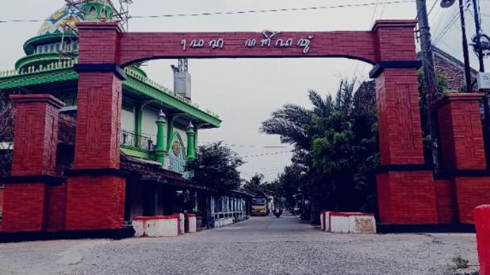 Salah satu gapura kampung yang ada di Kabupaten Kendal. (Foto : Pagerdawung - Kabupaten Kendal)