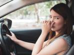 4 Cara Menghilangkan Bau Sangit di Kabin Mobil dengan Mudah