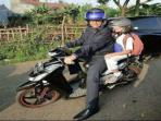 6 Tips Aman Antar Jemput Anak Sekolah dengan Sepeda Motor