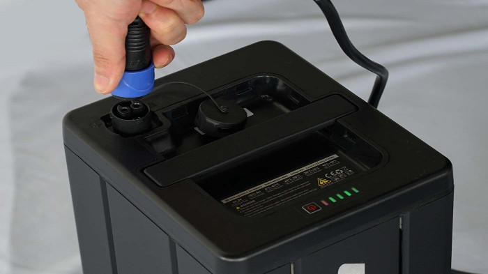 Cabut Charger Segera setelah Baterai Terisi Cukup