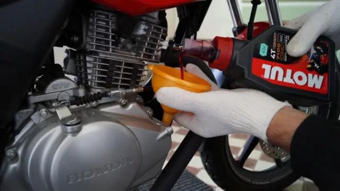Ganti Oli Mesin Baru dengan Spesifikasi yang Tepat