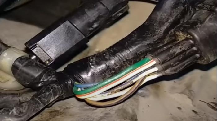 Kabel yang Terbuka atau Terkelupas