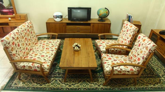 Material Kayu Solid yang Tahan Lama dan Bernilai Estetis