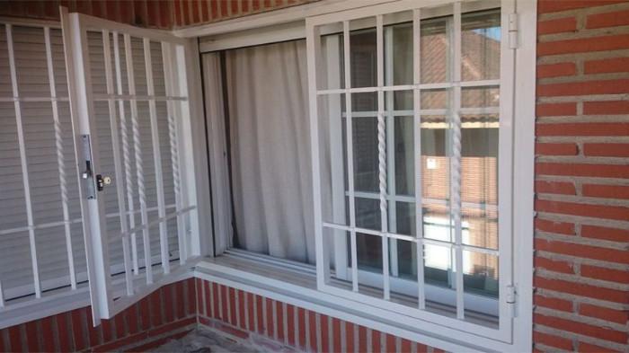 Memasang Jendela dengan Sistem Keamanan Tambahan