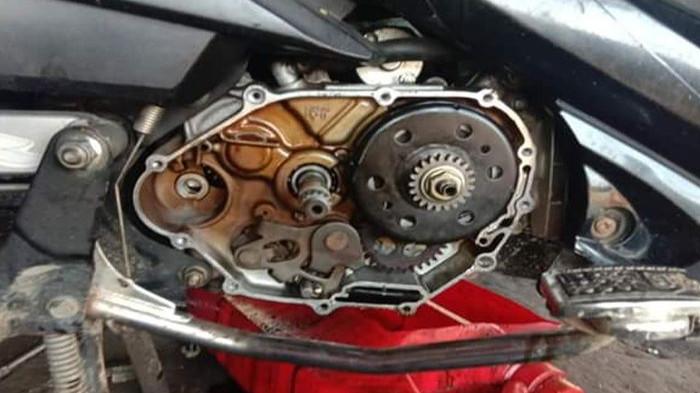 Merusak Komponen Internal