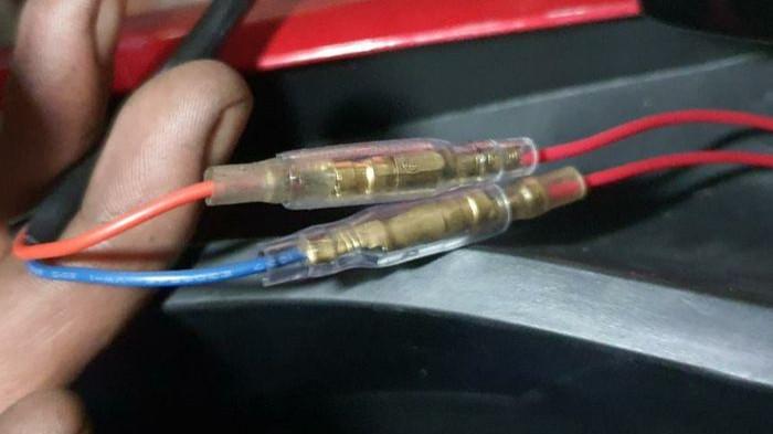 Penempatan Kabel Sembarangan dan Terlalu Dekat Komponen Panas