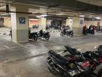 5 Cara Aman Parkir Motor di Basement, Hindari Kerusakan dan Pencurian