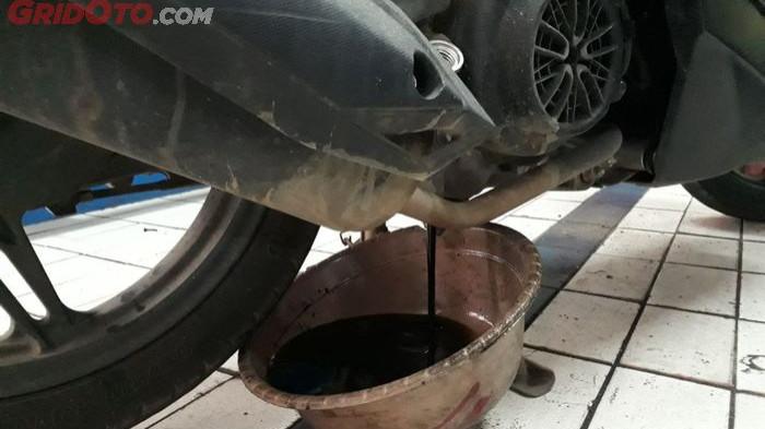 5 Penyebab Oli Motor Cepat Habis