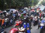 7 Panduan Berkendara Motor Matik di Tengah Kemacetan agar Tetap Nyaman dan Aman