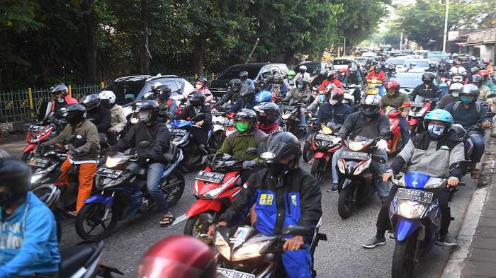 7 Panduan Berkendara Motor Matik di Tengah Kemacetan agar Tetap Nyaman dan Aman