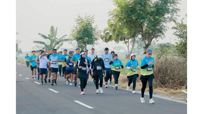 Delanggu Run 5K sukses digelar! Lebih dari 300 peserta antusias melintasi rute khas pedesaan Delanggu yang sejuk dan asri. Start dari Delanggu Ecopark, para pelari juga disambut hiburan seru seperti zumba dance!