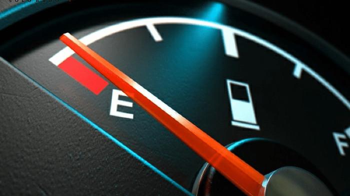 Ilustrasi indikator BBM pada speedometer menunjukkan bahwa BBM habis. (hondasolobaru.co.id)