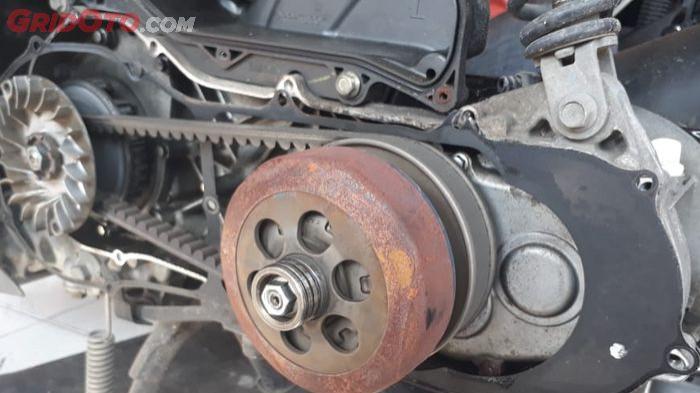 Ilustrasi komponen CVT pada motor matic. (gridoto.com)