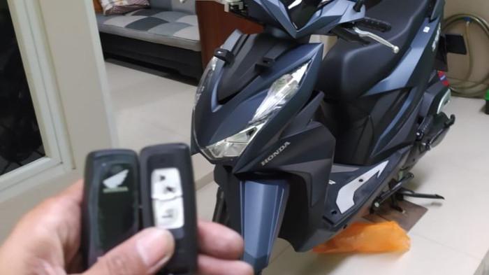 Ilustrasi menyimpan remote motor keyless pada tempat yang aman. (kompas.com)