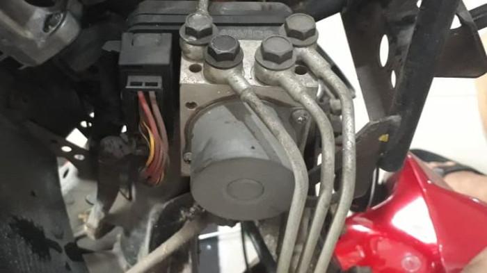 Ilustrasi modul ABS sepeda motor. (gridoto.com)