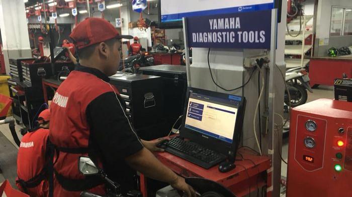 Ilustrasi pengecekan performa mesin motor menggunakan alat. (gridoto.com)