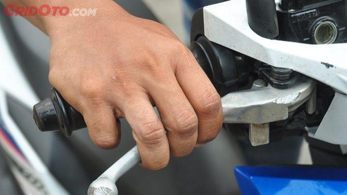 Ilustrasi pengereman terlalu dalam. (gridoto.com)