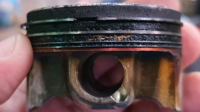 Ilustrasi ring piston motor yang sudah aus. (gridoto.com)