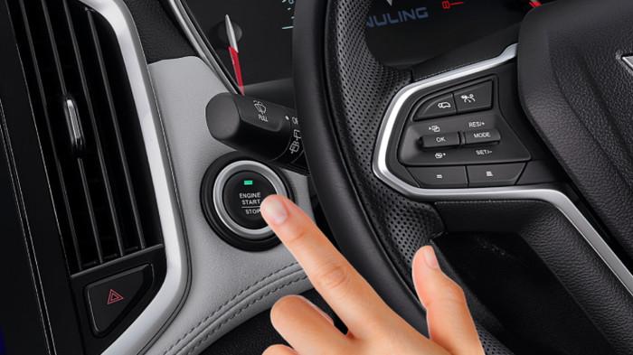 Ilustrasi saat menyalakan mobil. (kompas.com)