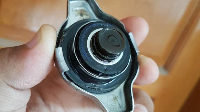 Ilustrasi tutup radiator motor. (gridoto.com)