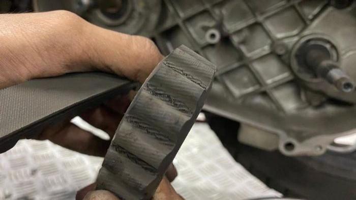 Ilustrasi v-belt yang retak. (gridoto.com)