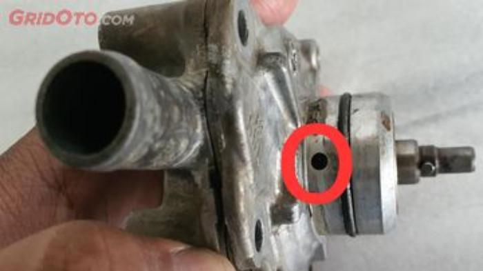 Ilustrasi water pump yang bocor. (gridoto.com)