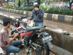 Jangan Panik, Inilah 6 Tips Atasi Motor yang Tiba-tiba Mogok di Jalan
