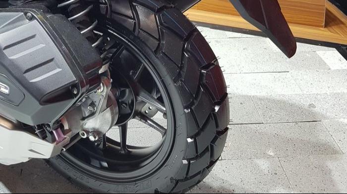 Mengungkap 4 Penyebab Roda Belakang Motor Matic Sulit Dilepas