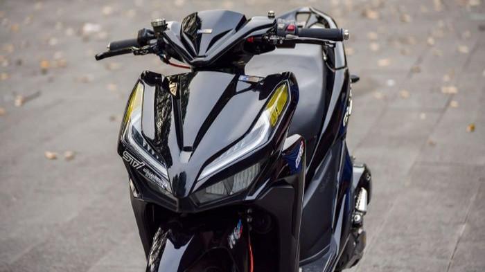 Sering Diremehkan, Inilah 4 Bahaya Mengendarai Motor Tanpa Spion