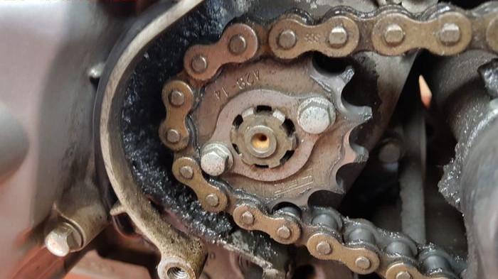 Ilustarsi gir dan rantai motor yang aus. (gridoto.com)