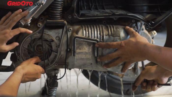 Ilustrasi CVT motor matic yang kemasukan air. (gridoto.com)