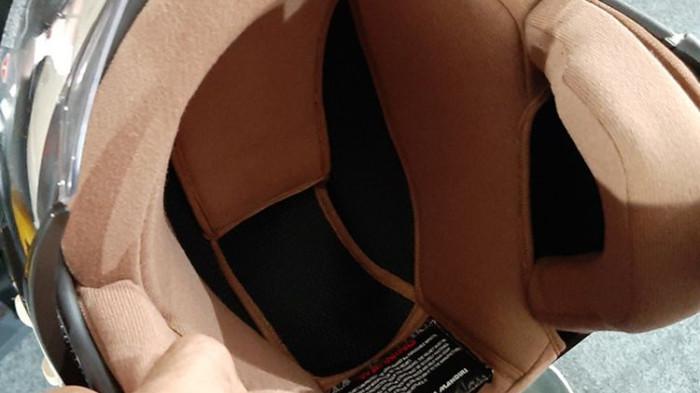 Ilustrasi helm dengan bantalan empuk dan nyaman. (kompas.com)