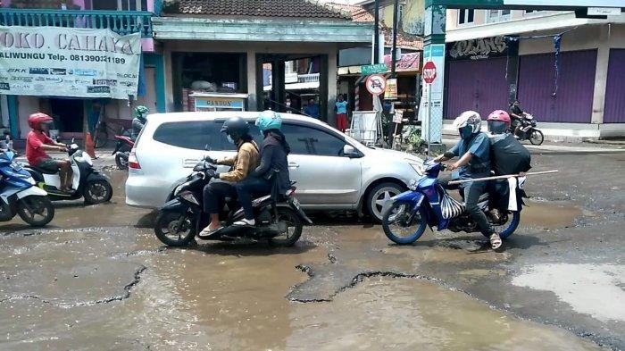 Ilustrasi jalanan dengan genangan air. (tribunnews.com)