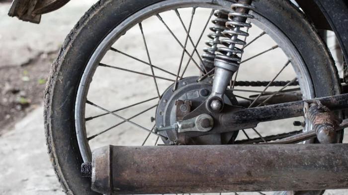 Ilustrasi knalpot motor berkarat. (suzuki.co.id)