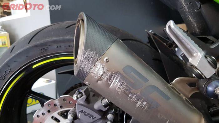 Ilustrasi knalpot motor yang lecet. (gridoto.com)