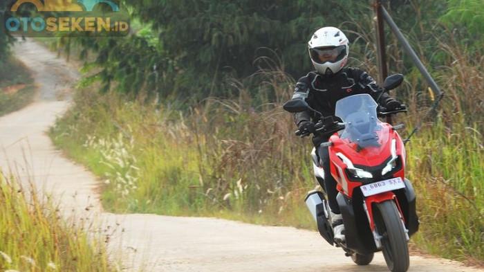 Ilustrasi mengurangi kecepatan. (gridoto.com)