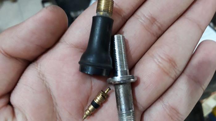 Ilustrasi pentil ban motor tubeless. (gridoto.com)