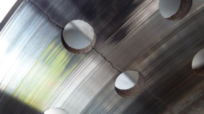 Ilustrasi piringan cakram motor yang retak. (bmwclubjakarta.blogspot.com)