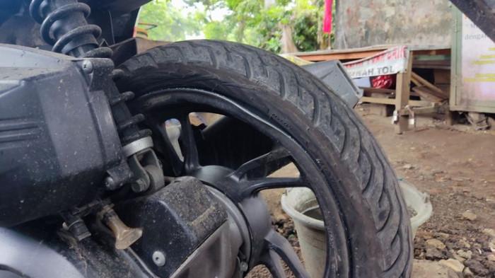 Ilustrasi velg motor yang bengkok. (kompas.com)