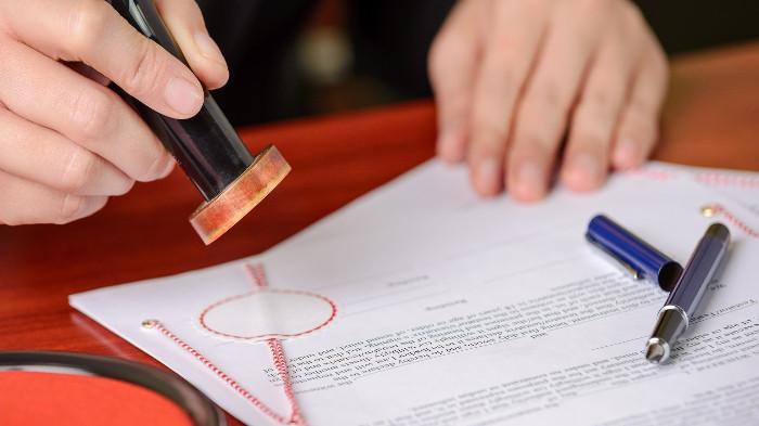 Stempel dan Tanda Tangan Tidak Asli